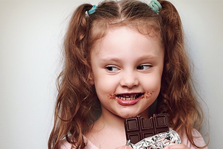Ăn chocolate giúp trẻ cao lớn hơn