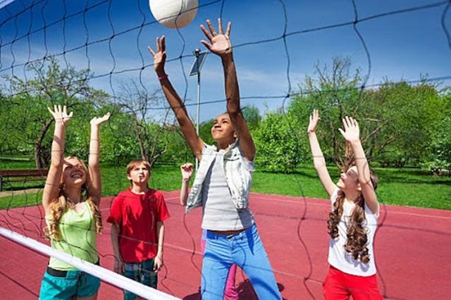 Trẻ em từ 10 tuổi có thể tham gia tập luyện bóng chuyền
